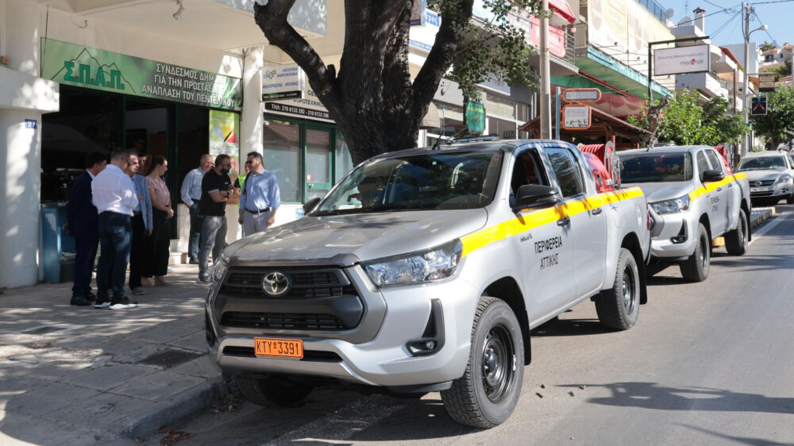 Πιάνουν δουλειά δύο νέα πυροσβεστικά Toyota Hilux!